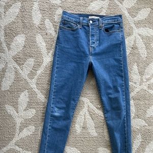 Levis Wedgie skinny size 28 for womens color blue jeans sporty casual jeans